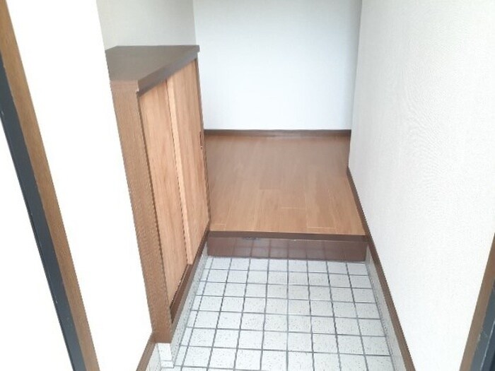 物件内観写真12　(玄関)