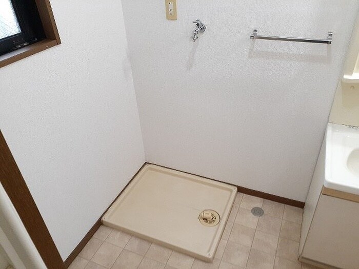 物件内観写真13　(洗濯機置場)