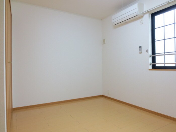 物件内観写真4　(居室)