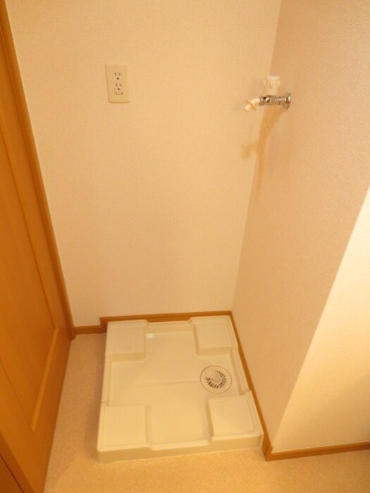 物件内観写真14　(洗濯機置場)