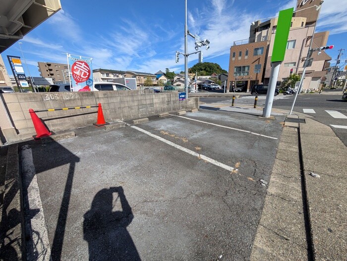 物件外観写真6　(駐車場)