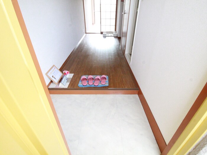 物件内観写真18　(玄関)