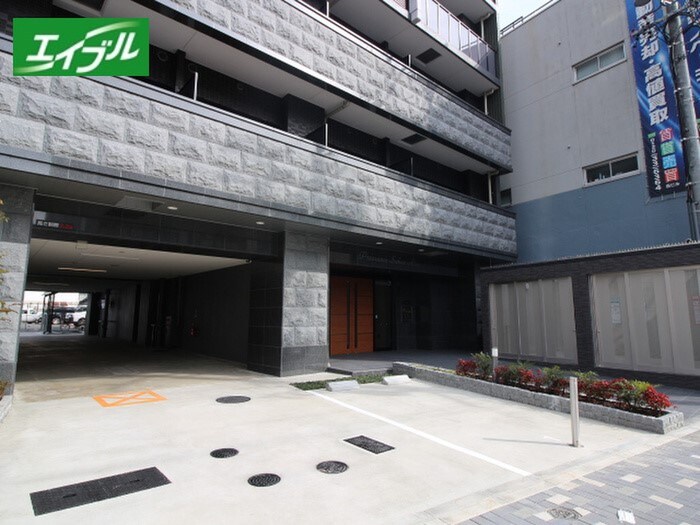 物件外観写真2　(駐車場)