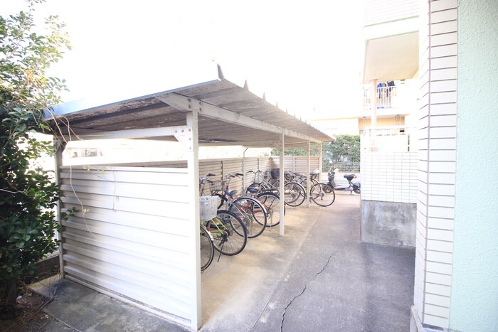 物件外観写真5　(駐輪場)