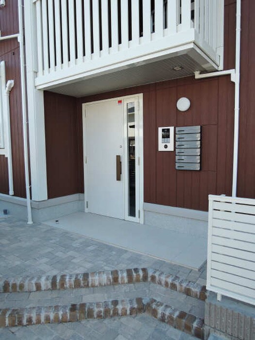 物件外観写真3　(エントランス部分)