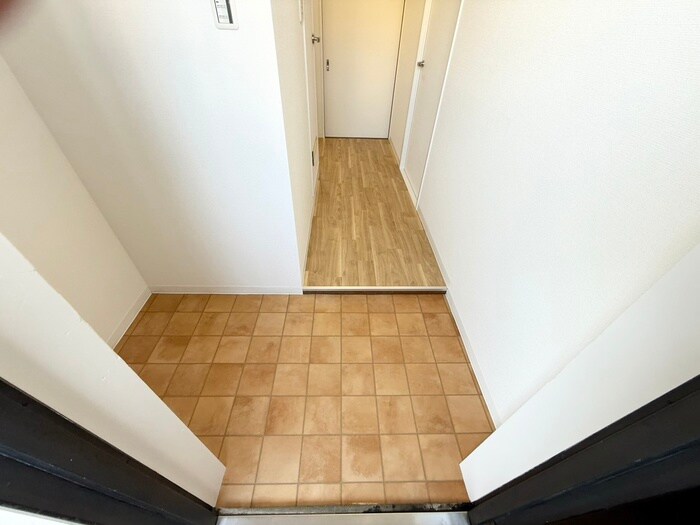 物件内観写真12　(玄関)