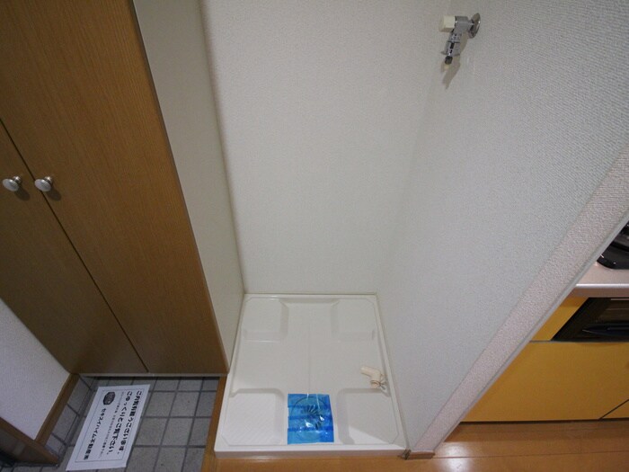 物件内観写真18　(洗濯機置場)