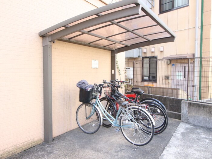 物件外観写真5　(駐輪場)