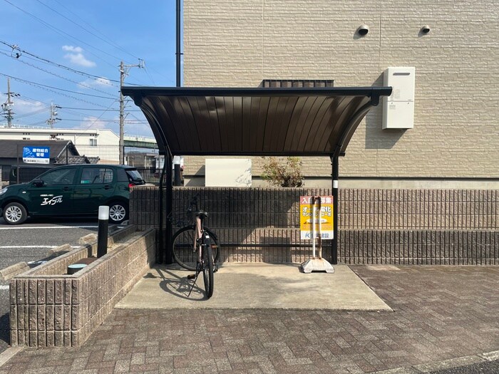 物件外観写真4　(駐輪場)