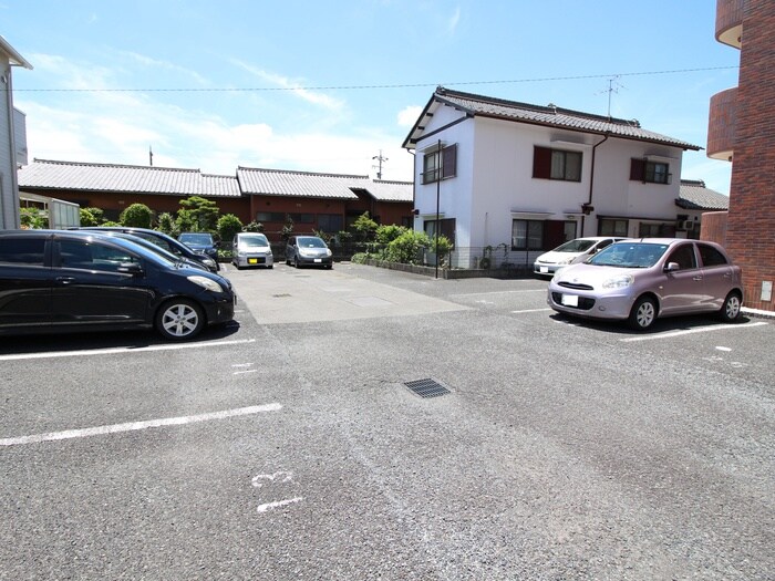 物件外観写真3　(駐車場)
