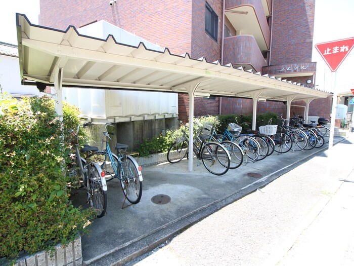 物件外観写真4　(駐輪場)