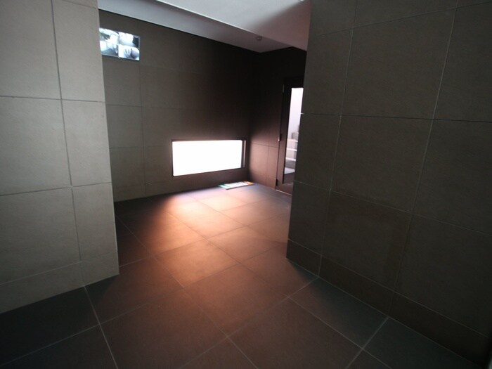 物件外観写真5　(エントランス部分)