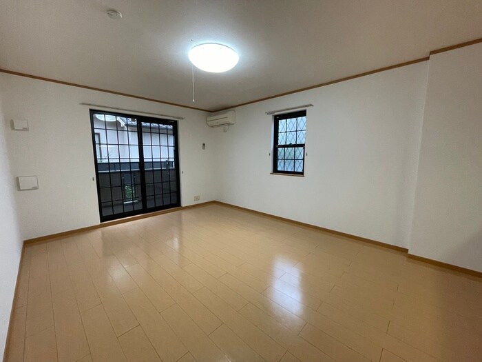 物件内観写真4　(居室)