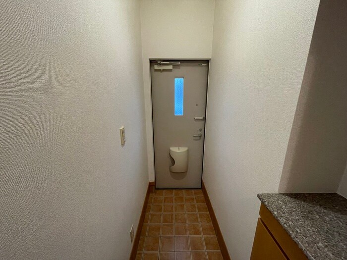 物件内観写真16　(玄関)