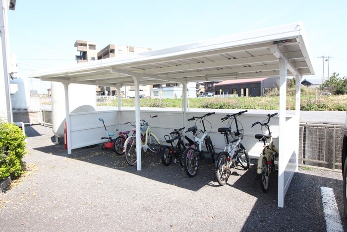 物件外観写真2　(駐輪場)