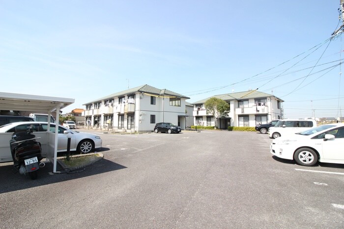 物件外観写真4　(駐車場)