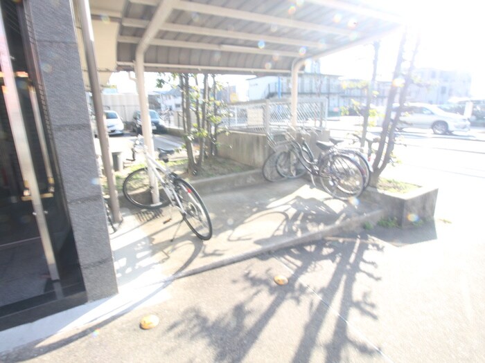 物件外観写真5　(駐輪場)