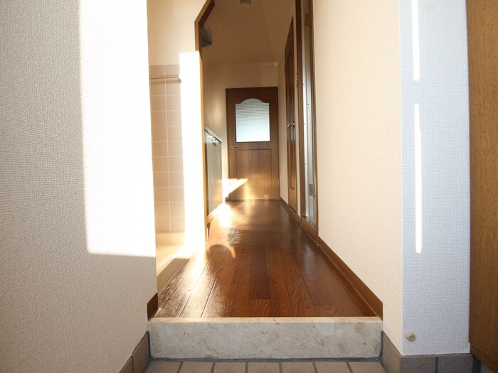 物件内観写真19　(玄関)
