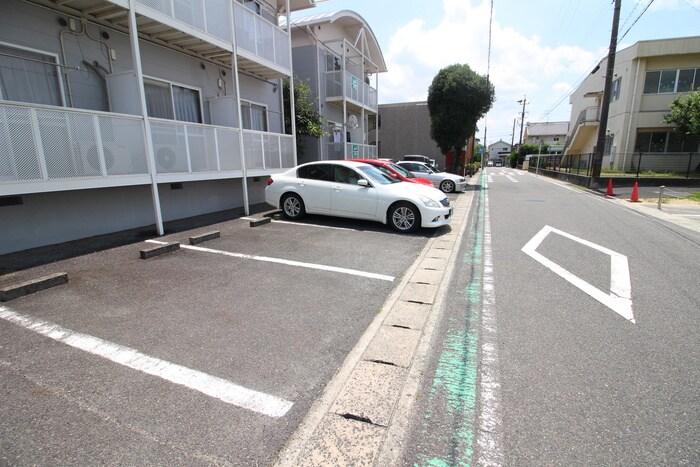 物件外観写真4　(駐車場)