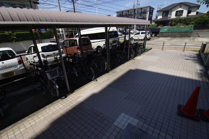 物件外観写真4　(駐輪場)