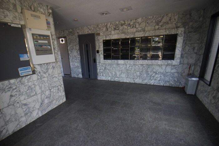 物件外観写真6　(エントランス部分)