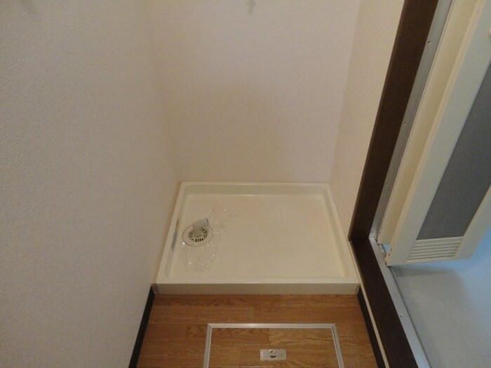 物件内観写真18　(洗濯機置場)