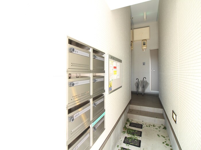 物件外観写真4　(エントランス部分)