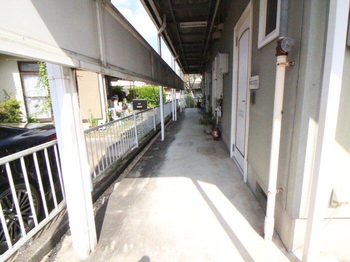 物件外観写真2　(エントランス部分)