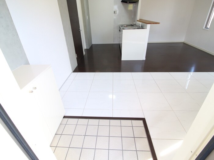 物件内観写真13　(玄関)