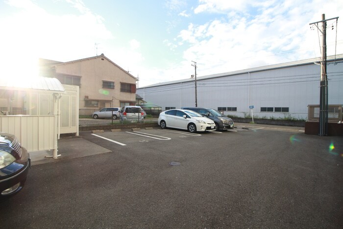 物件外観写真6　(駐車場)