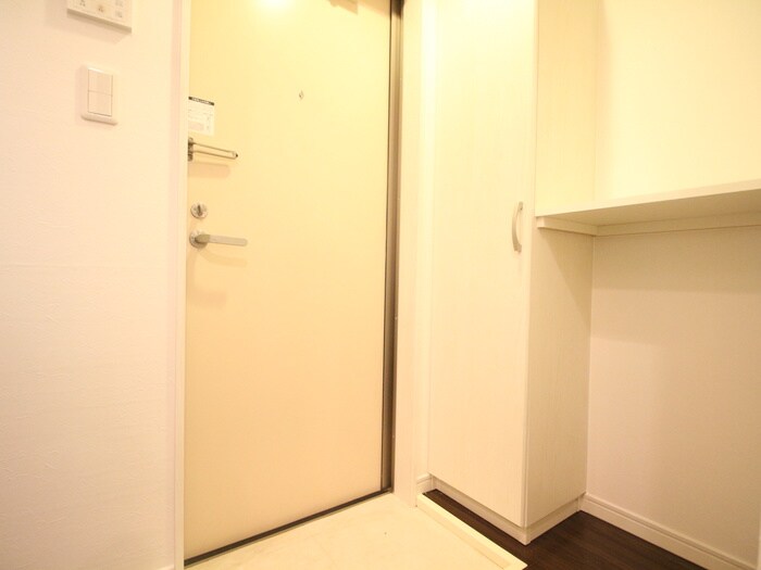 物件内観写真16　(玄関)