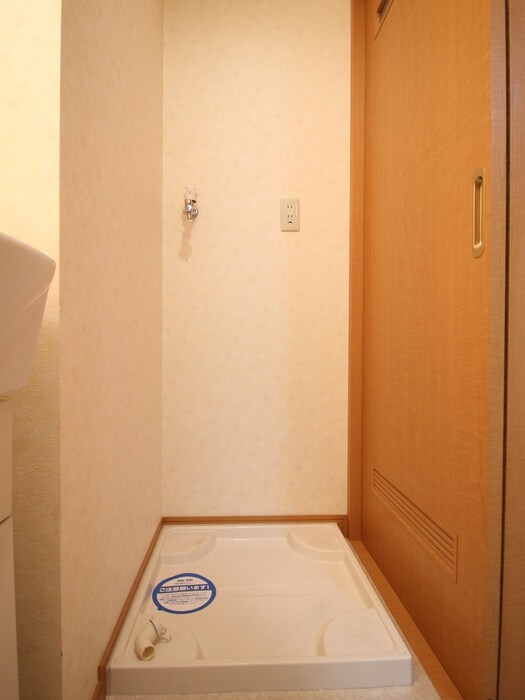 物件内観写真11　(洗濯機置場)