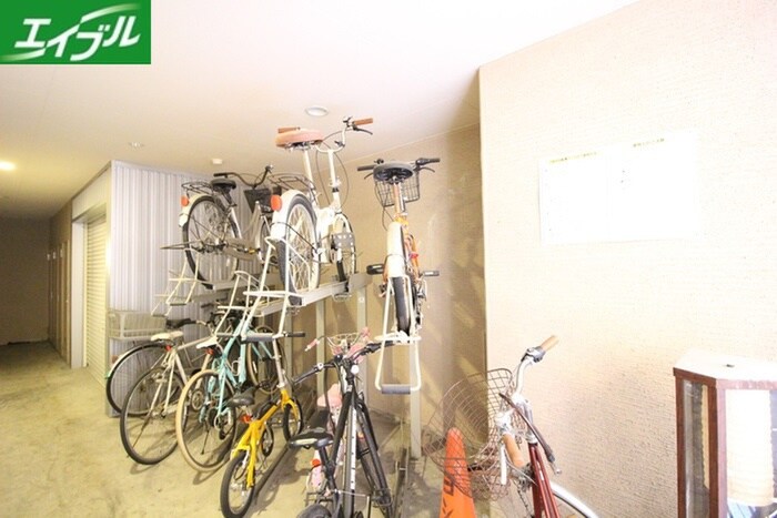 物件外観写真3　(駐輪場)
