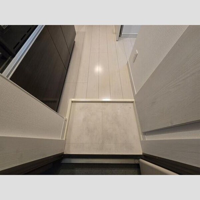 物件内観写真13　(玄関)