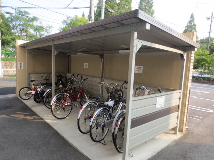 物件外観写真4　(駐輪場)