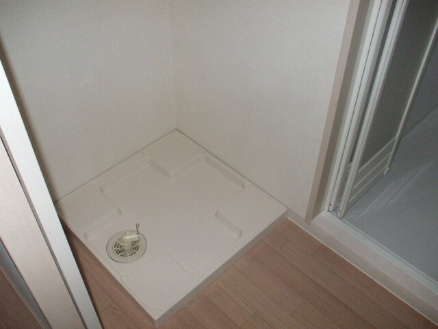 物件内観写真16　(洗濯機置場)