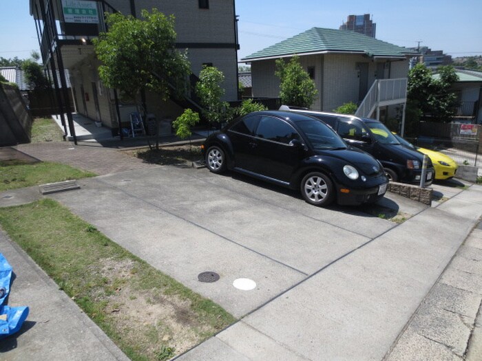 物件外観写真3　(駐車場)