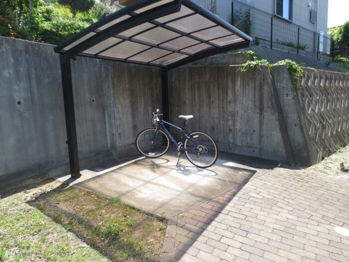 物件外観写真4　(駐輪場)