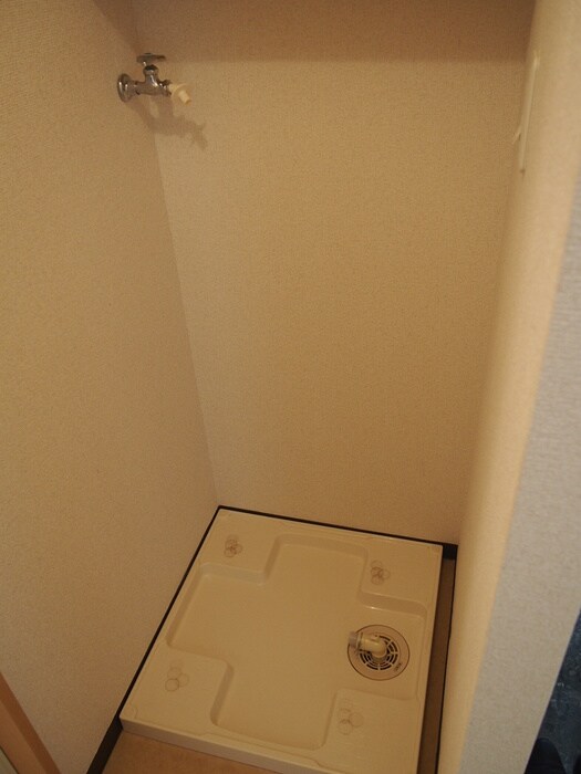 物件内観写真18　(洗濯機置場)