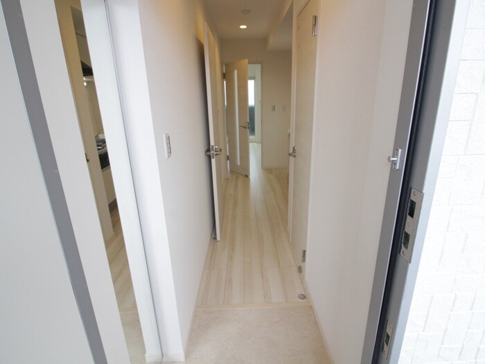 物件内観写真7　(玄関)