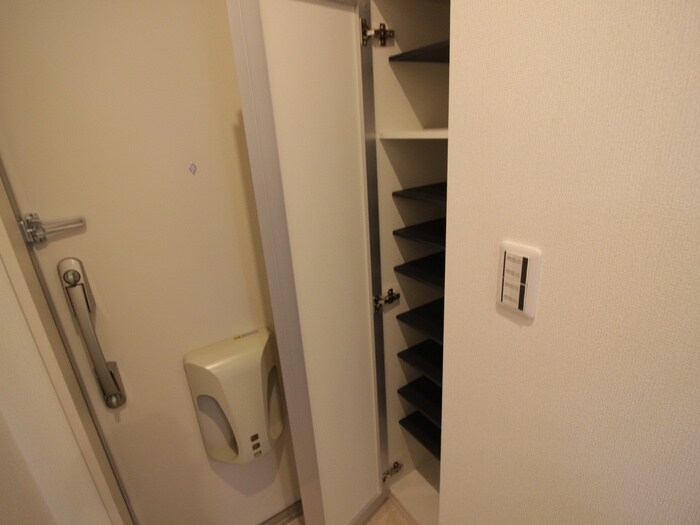 物件内観写真8　(靴箱)