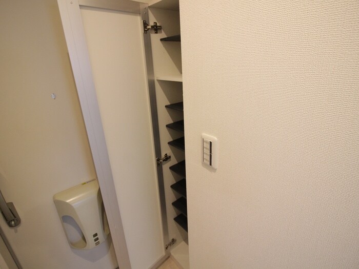 物件内観写真8　(靴箱)