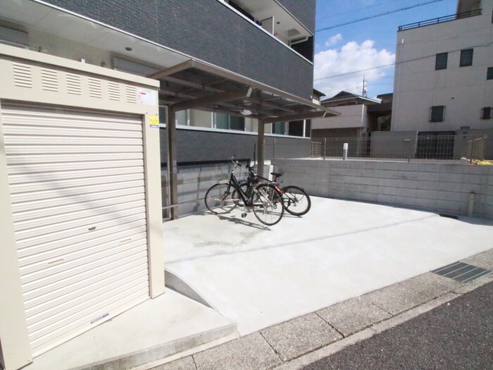 物件外観写真4　(駐輪場)