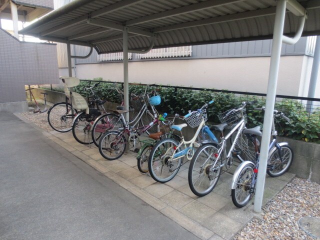 物件外観写真3　(駐輪場)