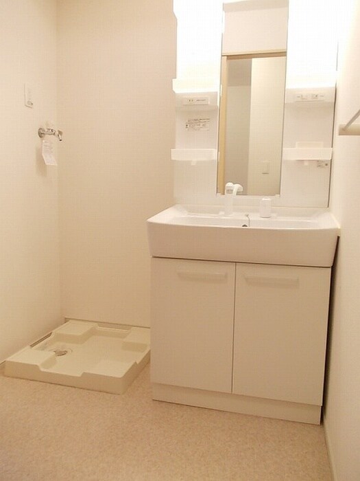 物件内観写真14　(洗濯機置場)