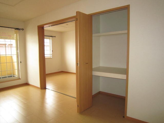 物件内観写真5　(収納)