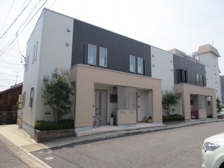 ルーミナスタウン２号棟外観写真