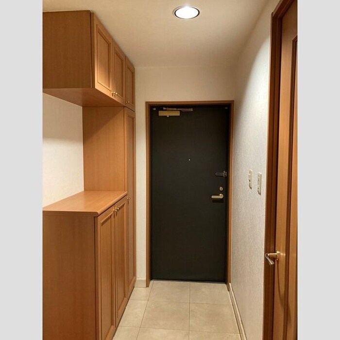 物件内観写真4　(玄関)