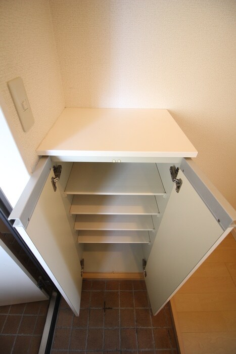 物件内観写真15　(靴箱)