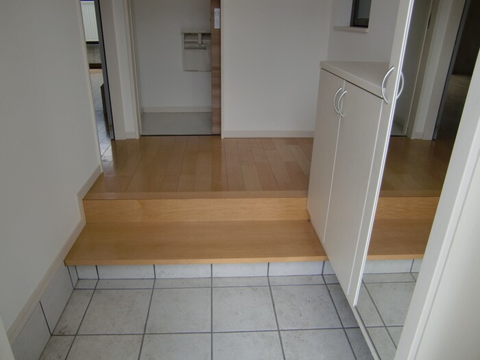 物件内観写真12　(玄関)